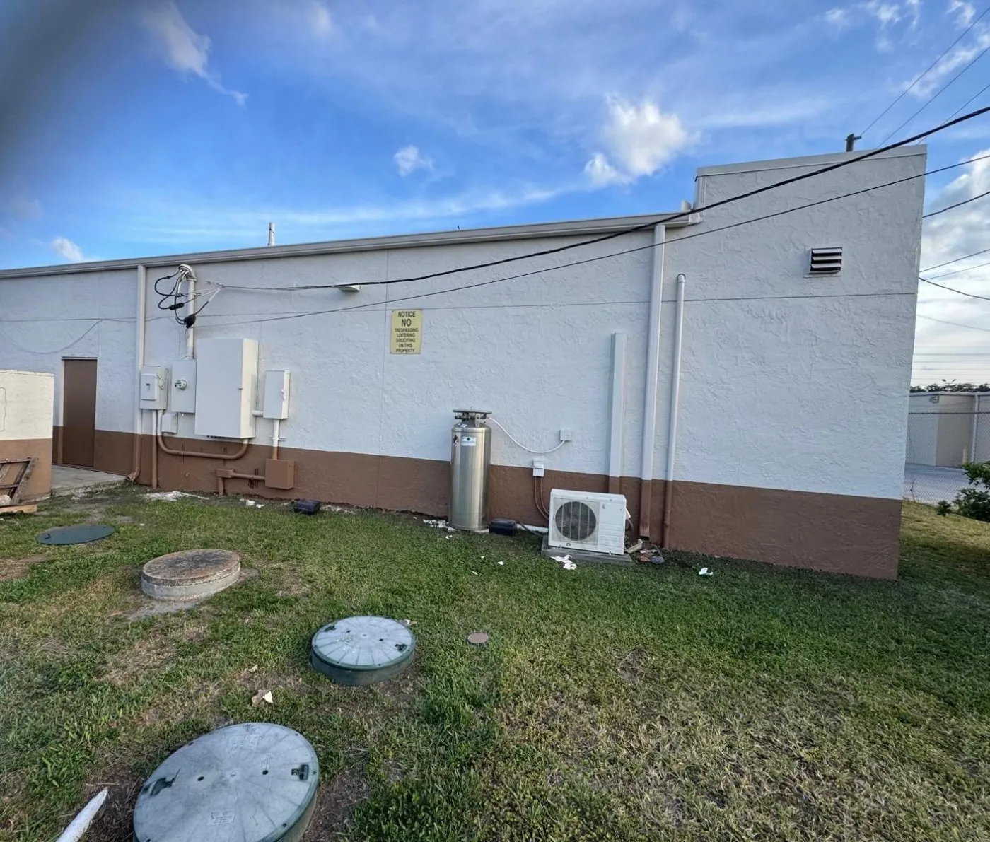 Commercial convenience store painting in Orlando, FL by National Painting Partners - view 12