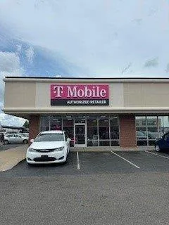 Wireless retail store exterior before commercial repainting in Evansville, IN - existing condition (view 1)